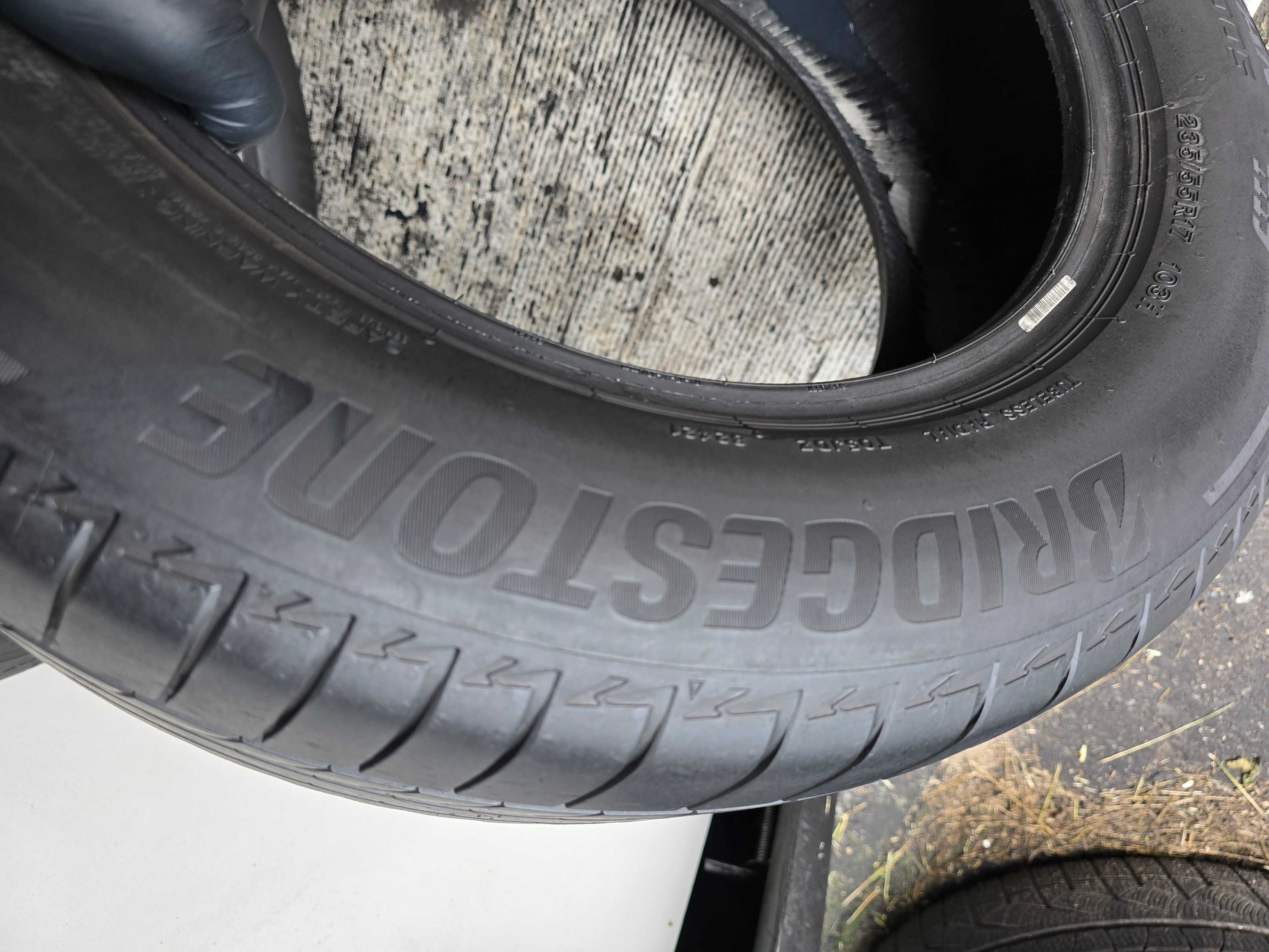 Sprzedam 2 opony 235/55 17" Bridgestone letnie 90% 2020r