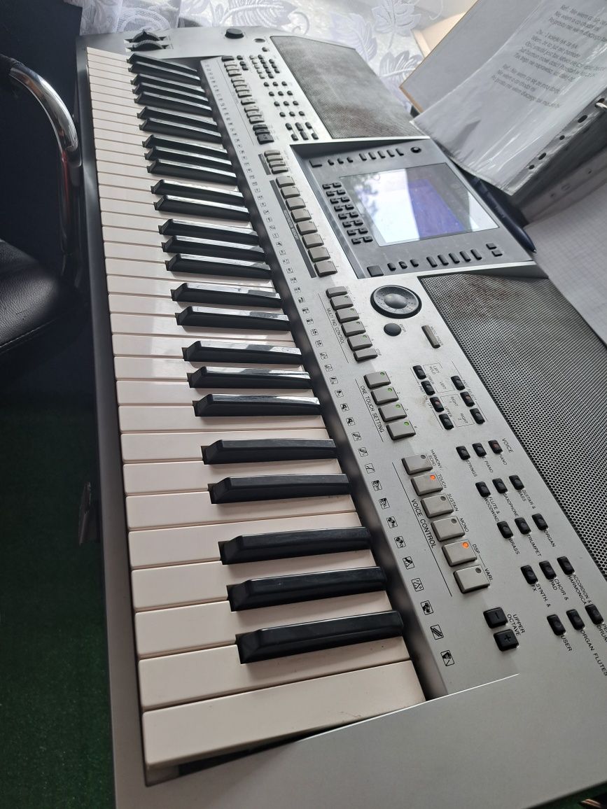 Keyboard Yamaha Psr-s700