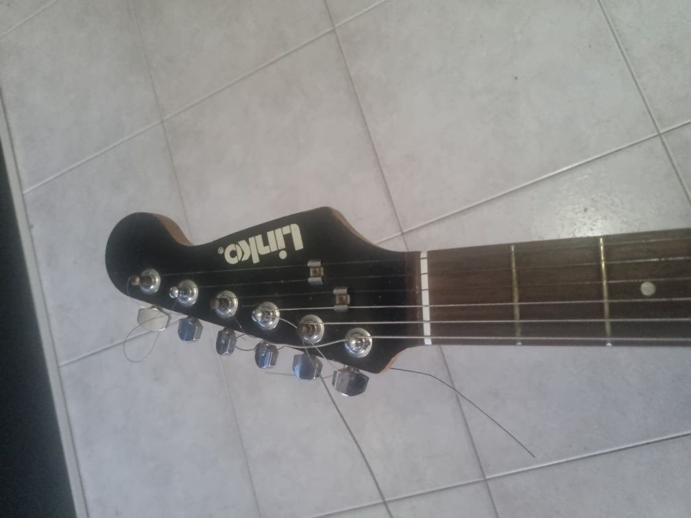 Vendo Guitarra eléctrica Linko com o sistema de som