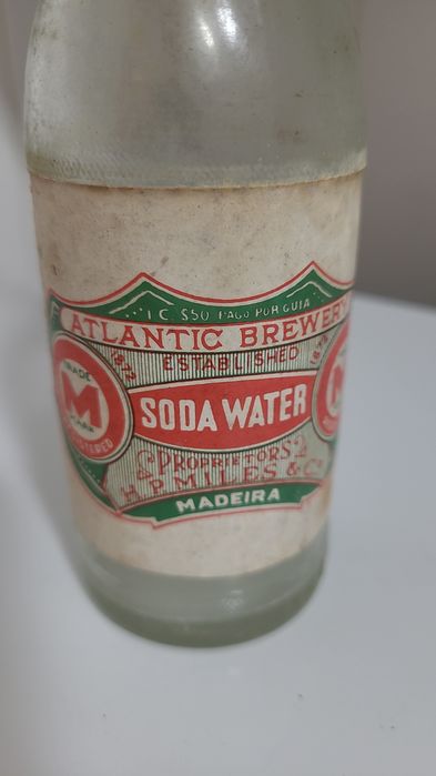 Antiga garrafa c/rótulo de papel (Soda Water), engarrafado na Madeira