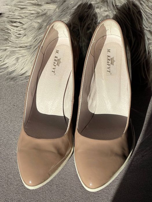 Туфлі лакові бежеві