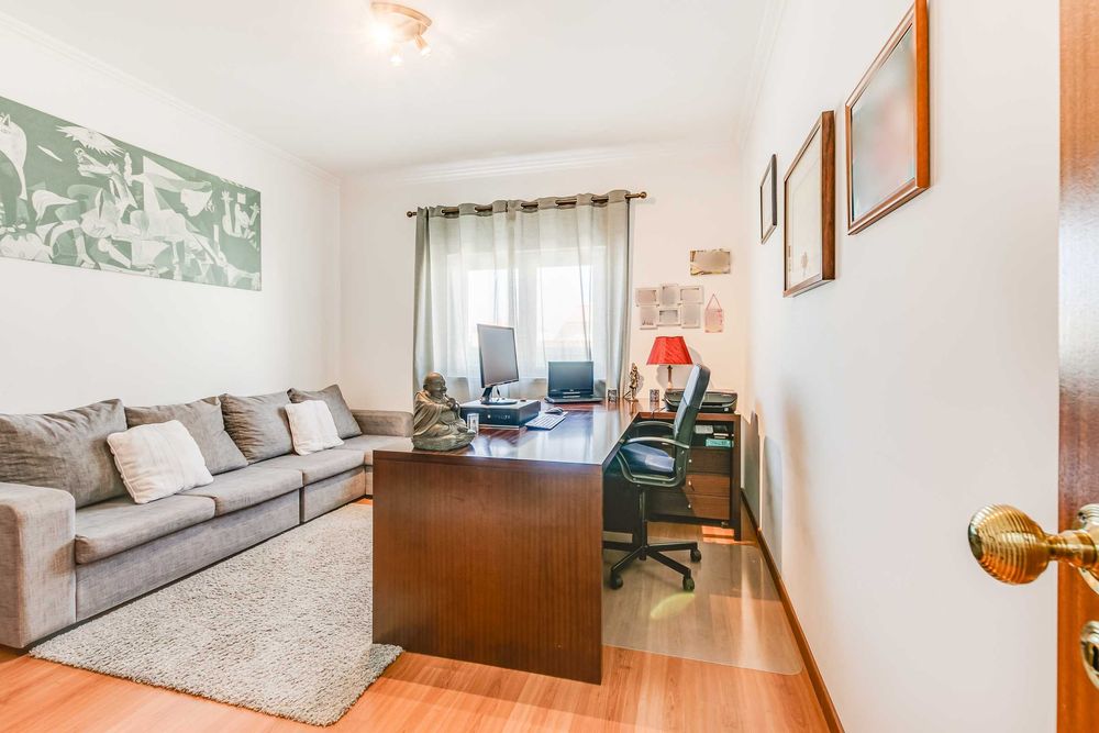 Escritório - Secretária e Sofá