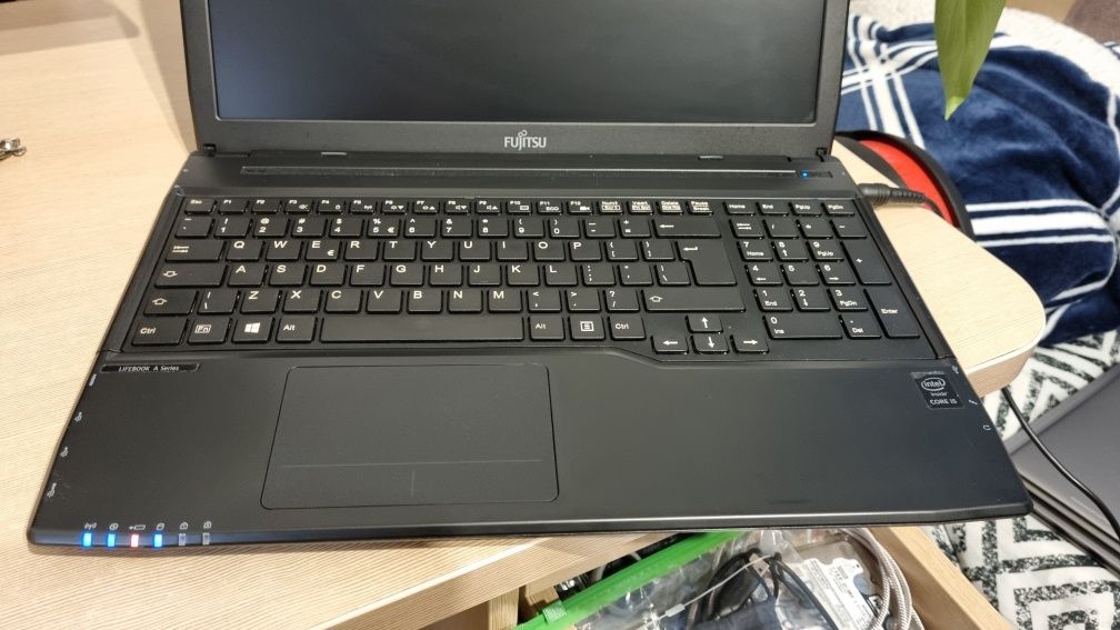 Laptop Fujitsu Intel I5