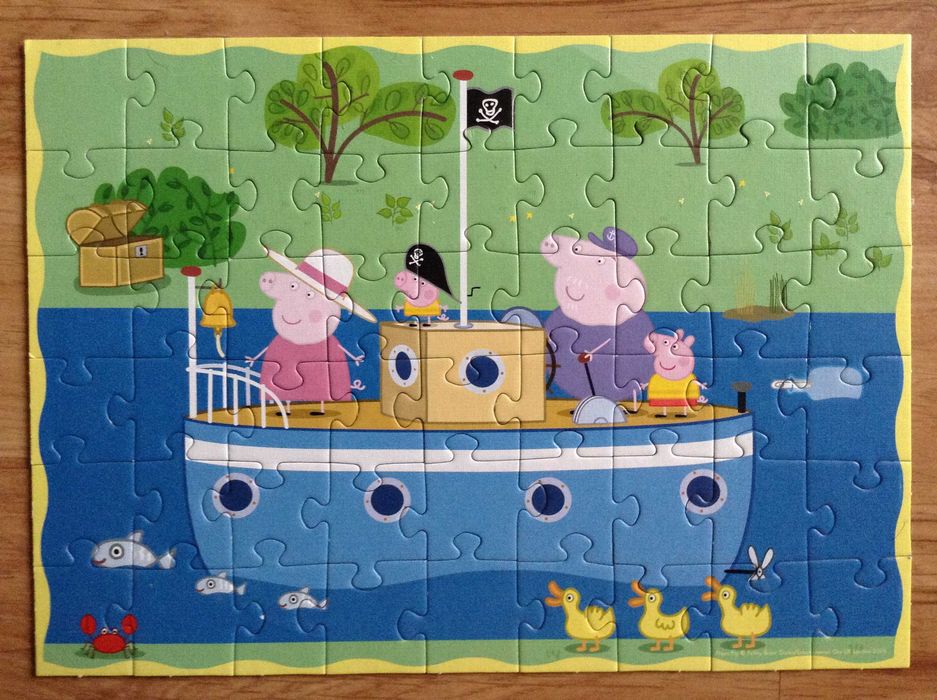 Puzzle 2 zestawy, w każdym 4 obrazki do ułożenia.