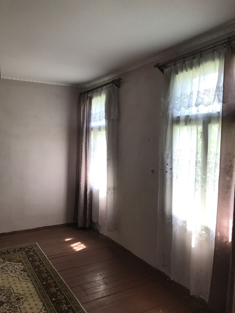 Продається квартира в будинку в хорошому стані