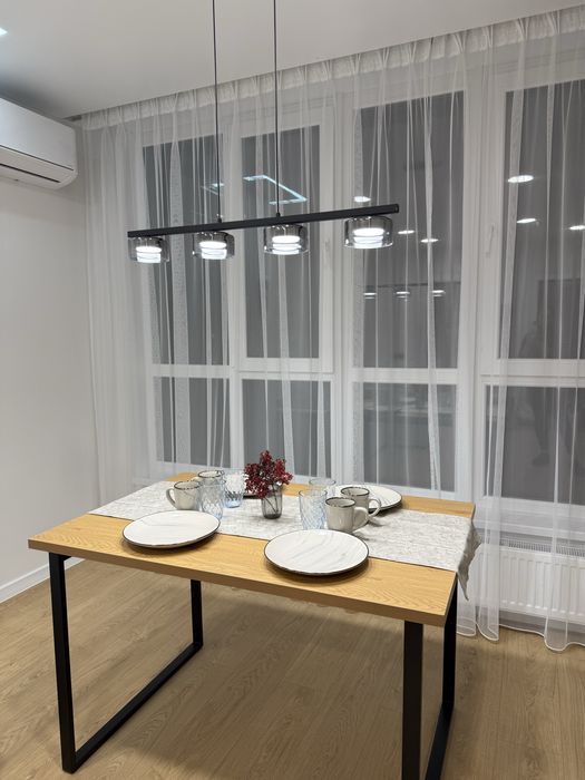 Продам 3-к квартиру з новим ремонтом — заїжджай і живи