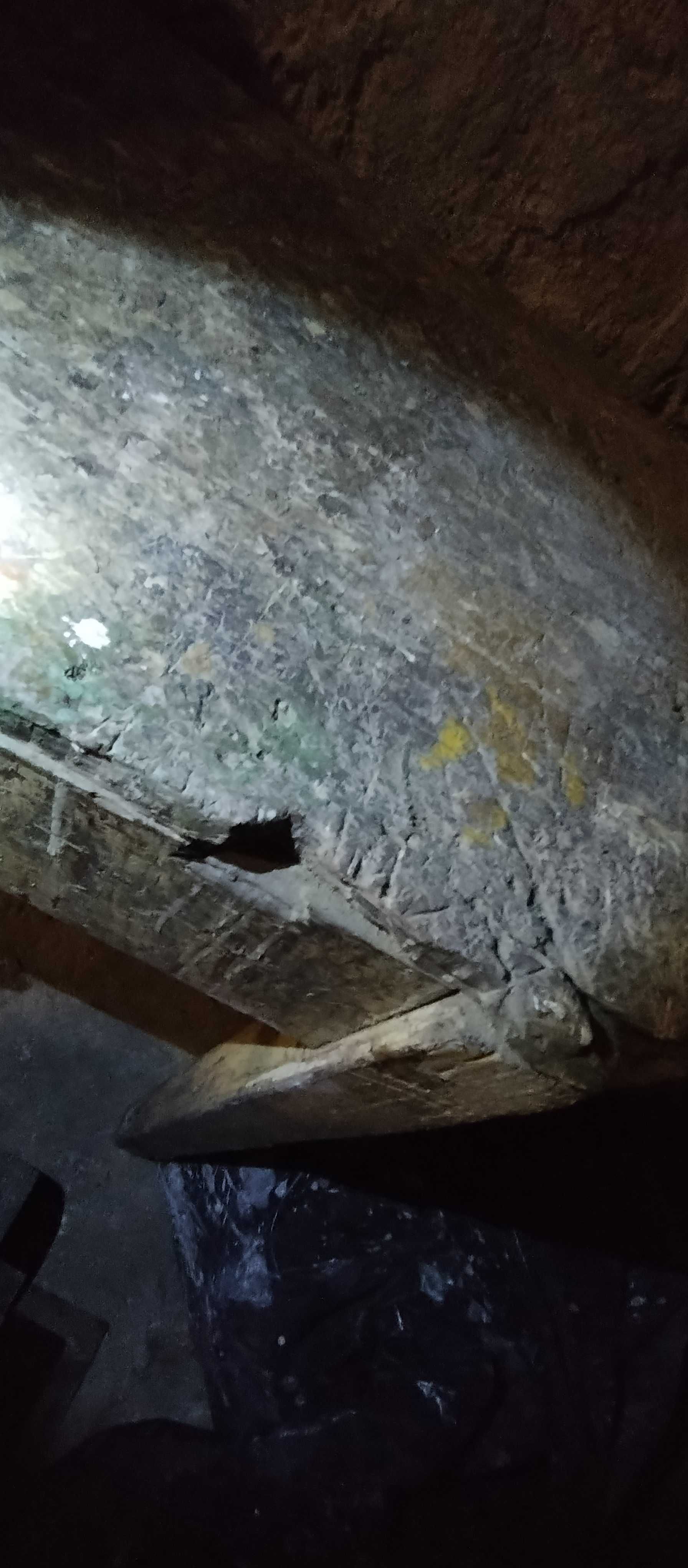 Stół z horroru lub zamku strachów
