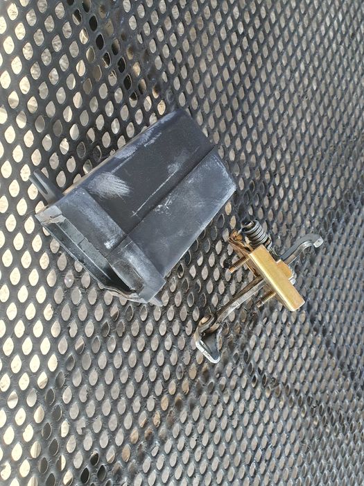 Ogranicznik drzwi lewy przod Peugeot 307 oryginal nie uszkodzony