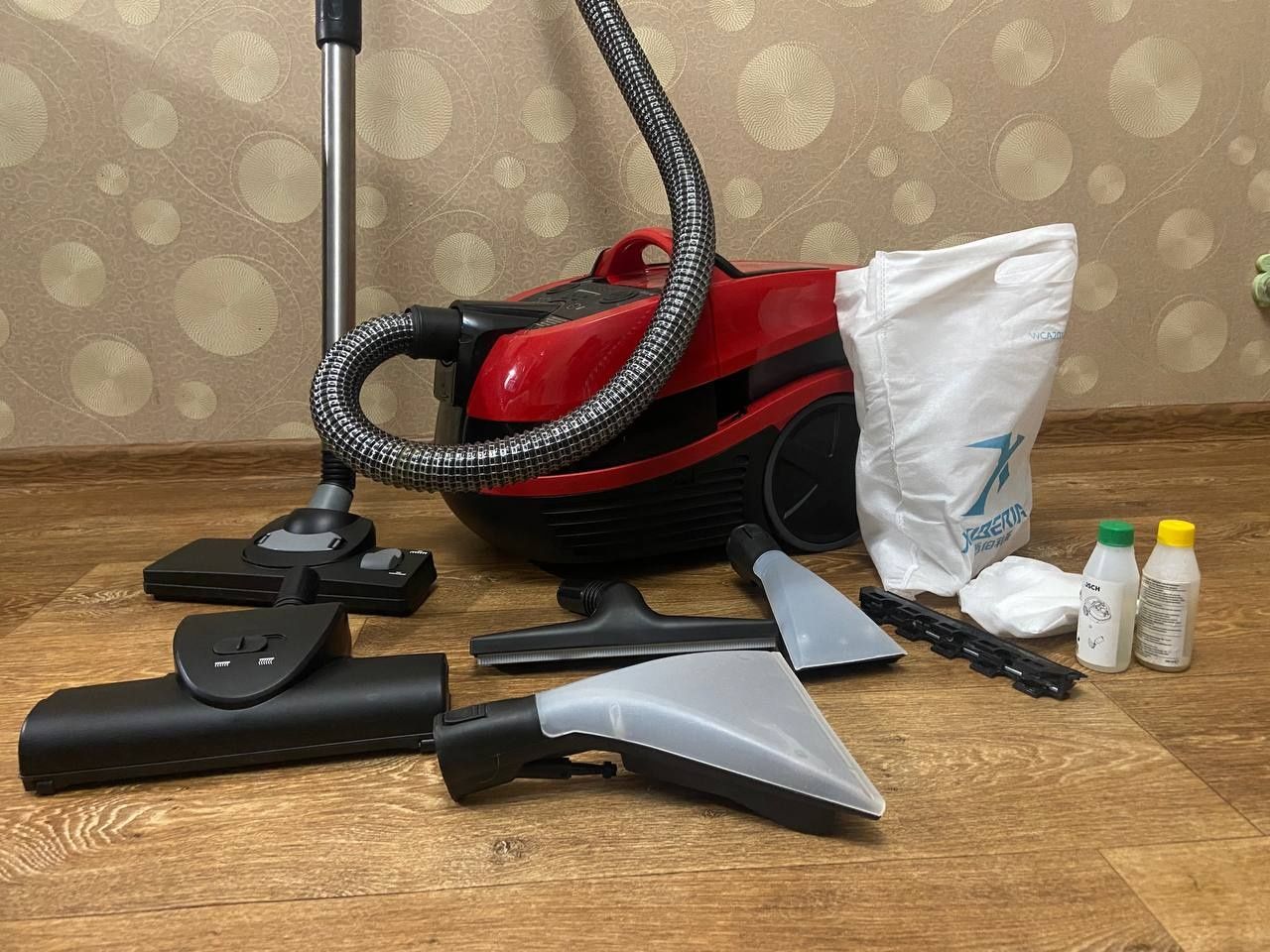 Моющий пылесос с аквафильтром BOSCH BWD421PET
