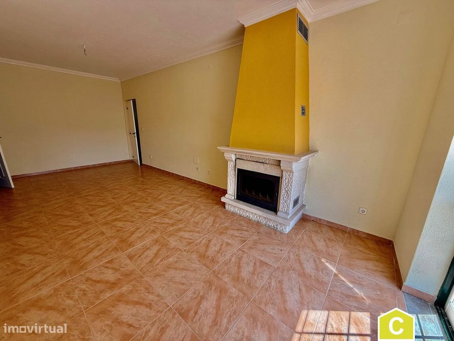 Apartamento T2 completamente remodelado e pronto a habitar - Lourinhã