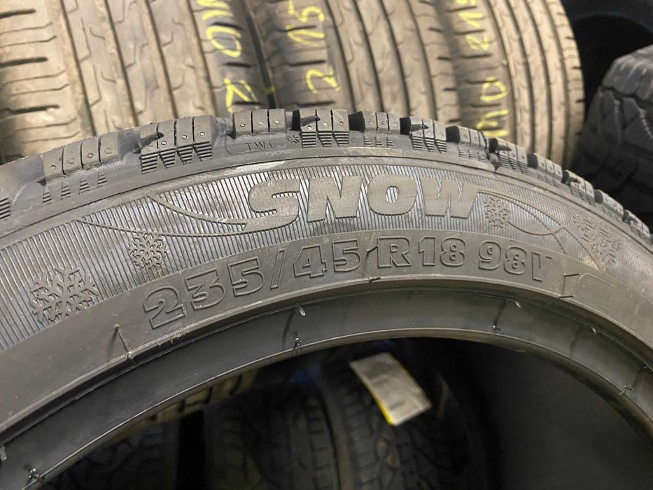 235/45R18 Kormoran Snow cztery nowe opony zimowe 2025r