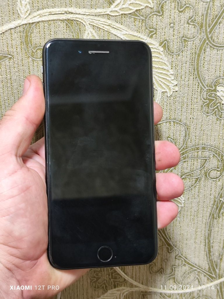 Продам телефон apple 7
