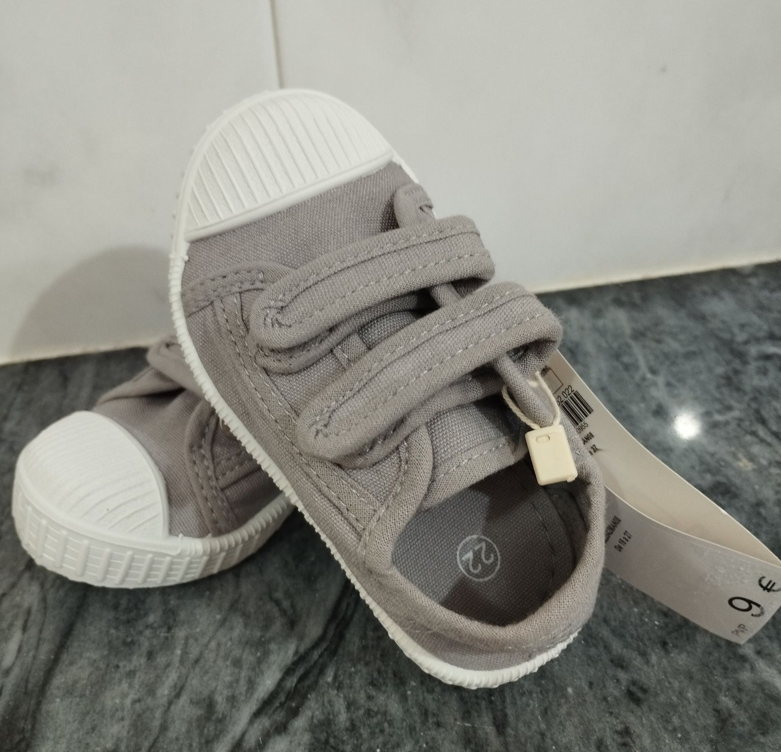 Sapatilhas Cinza Novas da Unit Shoes