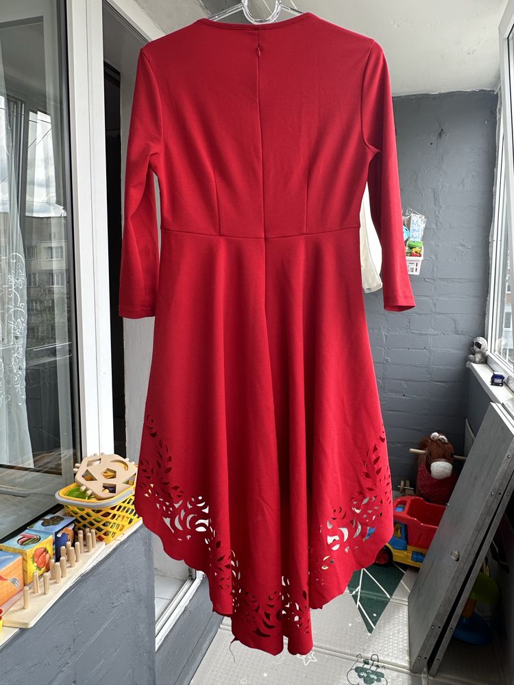 Сукня жіноча червоного кольору