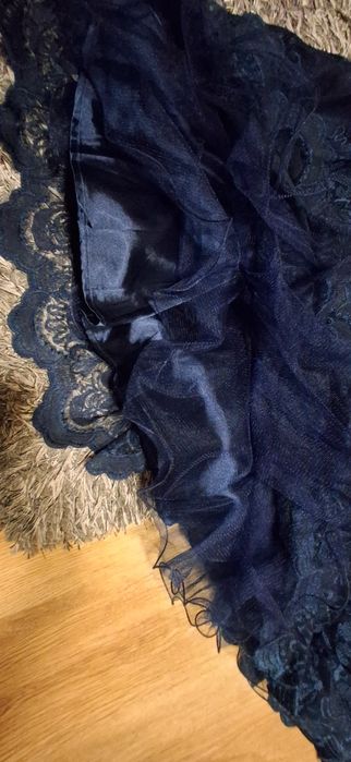 Piękna nowa sukienka koktajlowa marki Chi Chi London, model April.