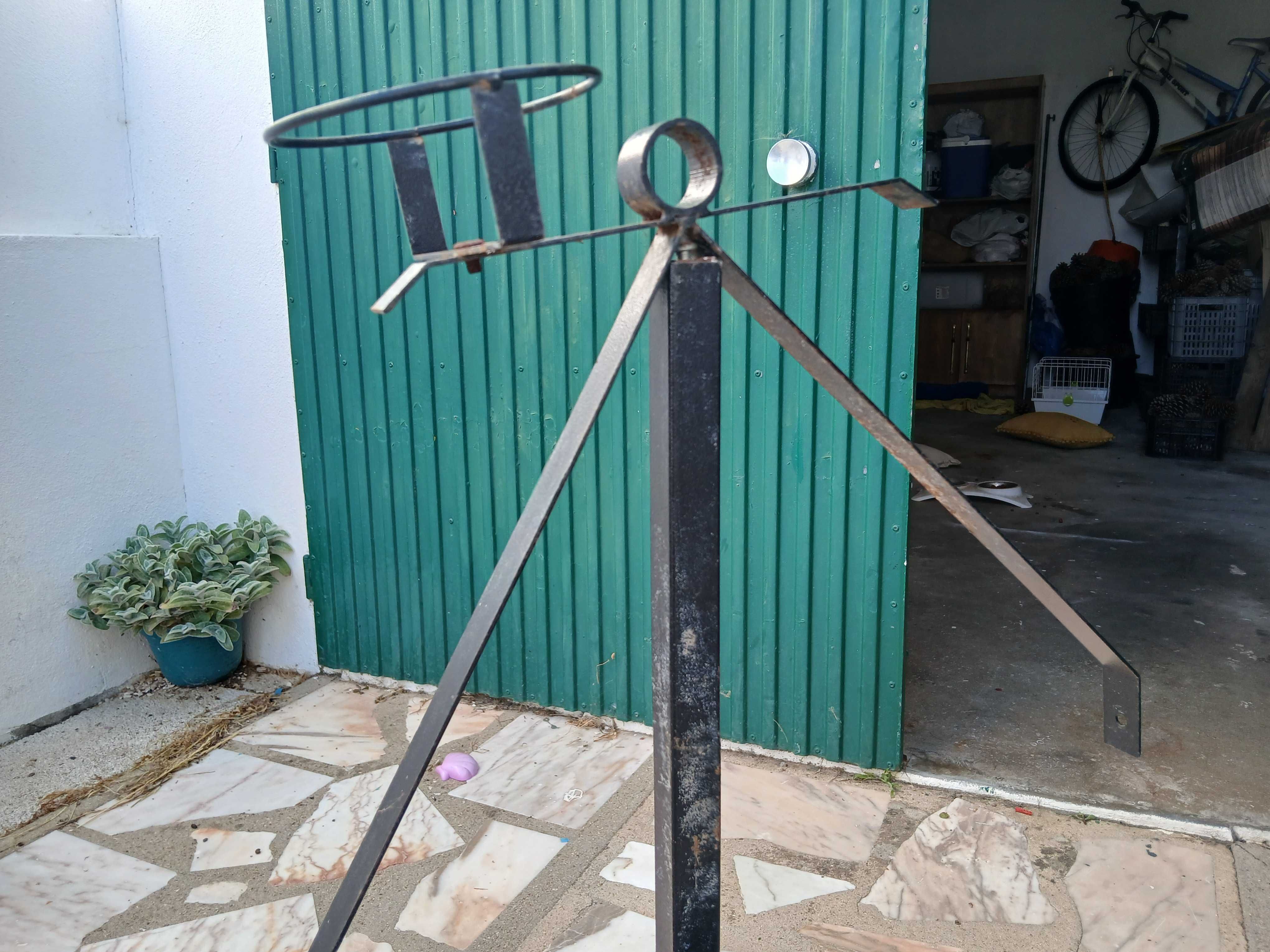 Poleiro para papagaios, era do meu ele adorava andar ali a brincar.