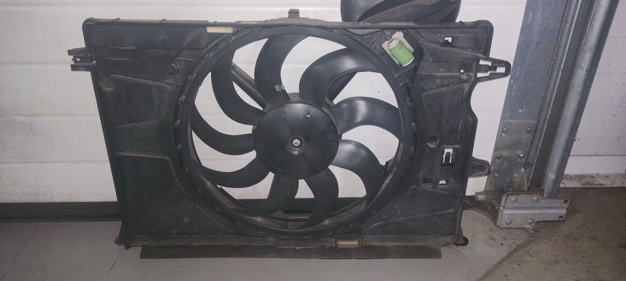 Вентилятор радиатора Fiat 500x 8e5300000