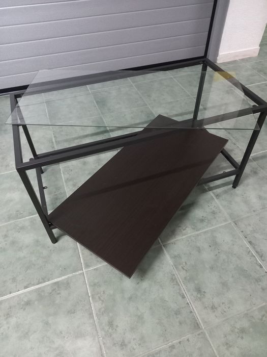 Mesa de sala, de apoio.