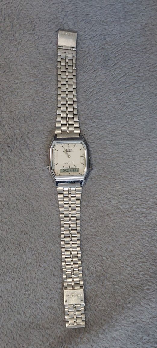 Zegarek  Casio na bransolecie