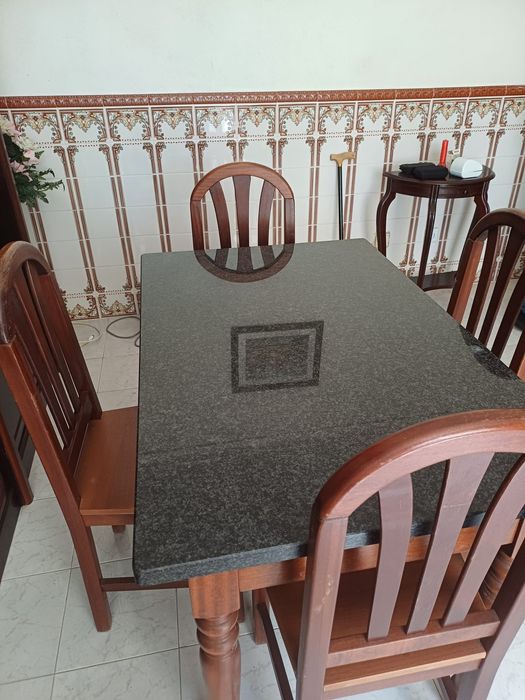 Mesa jantar em mármore com 4 cadeiras