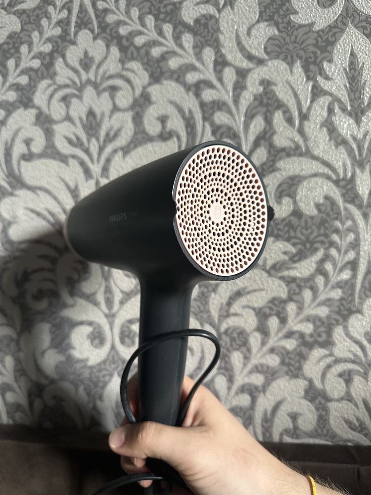 Продам фен Philips на 2100w