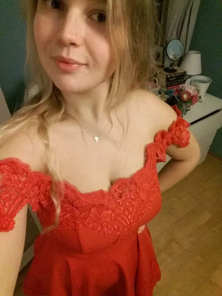 Sukienka czerwona w stylu hiszpańskim
