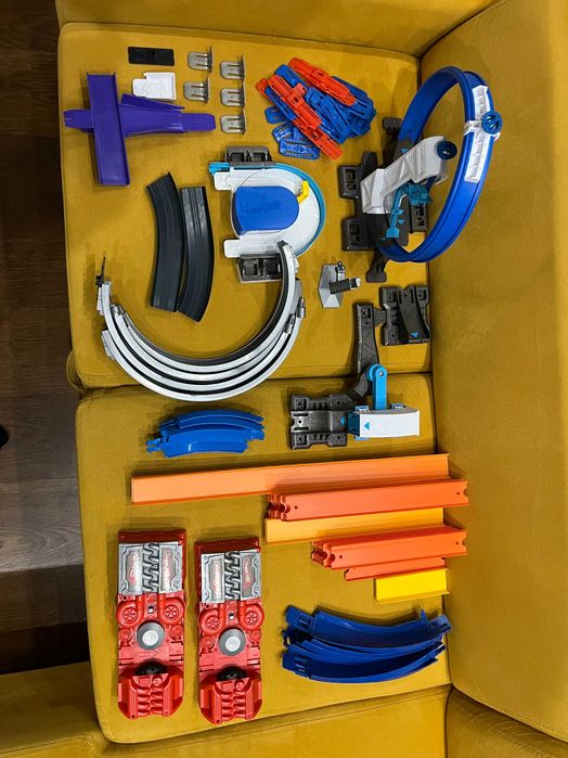 Tor Hot Wheels - dużo zestawów połączonych w jeden - polecam!