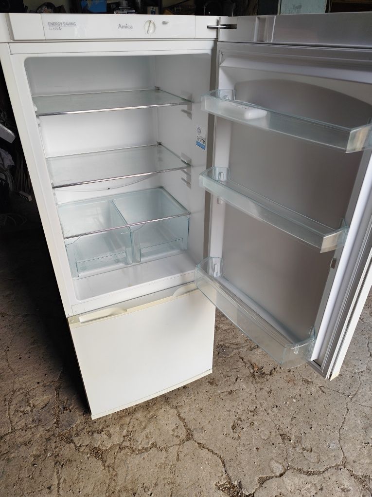 Lodówka  AMICA chłodziarko-zamrażarka 

CHŁODZIARKO-ZAMRAŻ

CHŁODZIARK