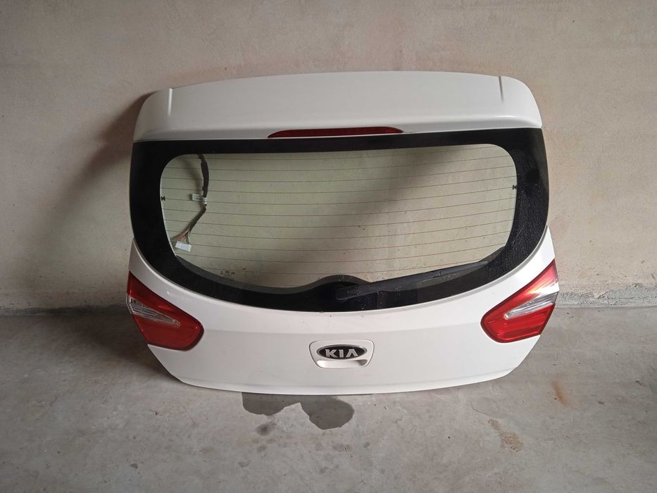 Klapa bagażnika Kia Rio III