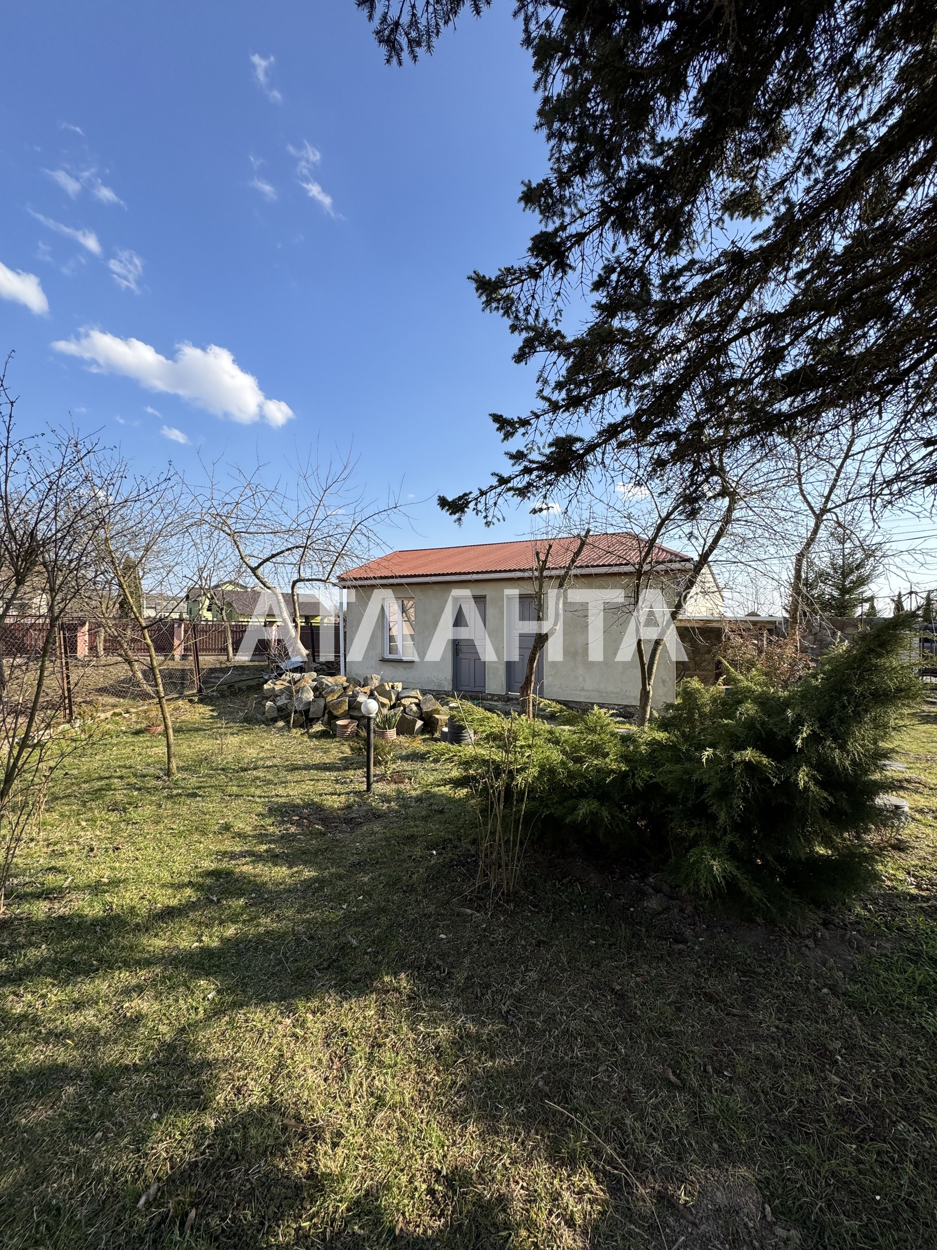 Продається  будинок близько Львова.