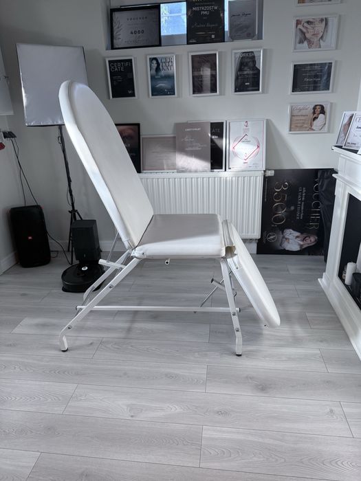 Lozko fotel kosmetyczny bialy przescieradlo czarne