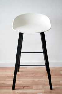 Krzesło barowe Hay About a stool high - melange cream / czarny dąb