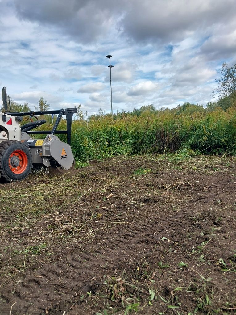 Mulczer leśny mulczowanie terenu karczowanie BOBCAT Warszawa I okolice