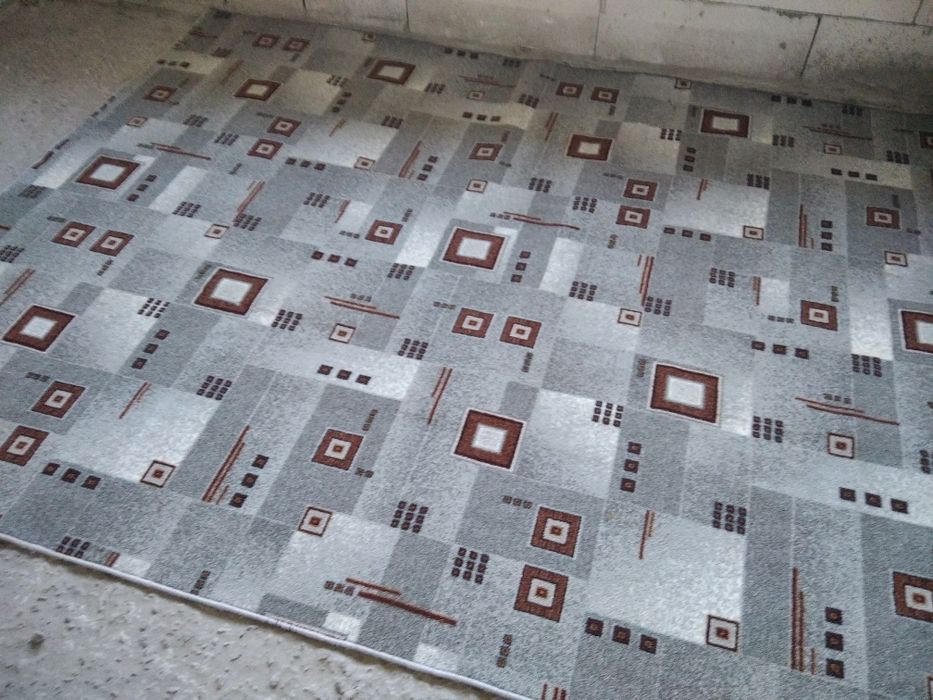 Продам килим. Розмір 184см х 235см.