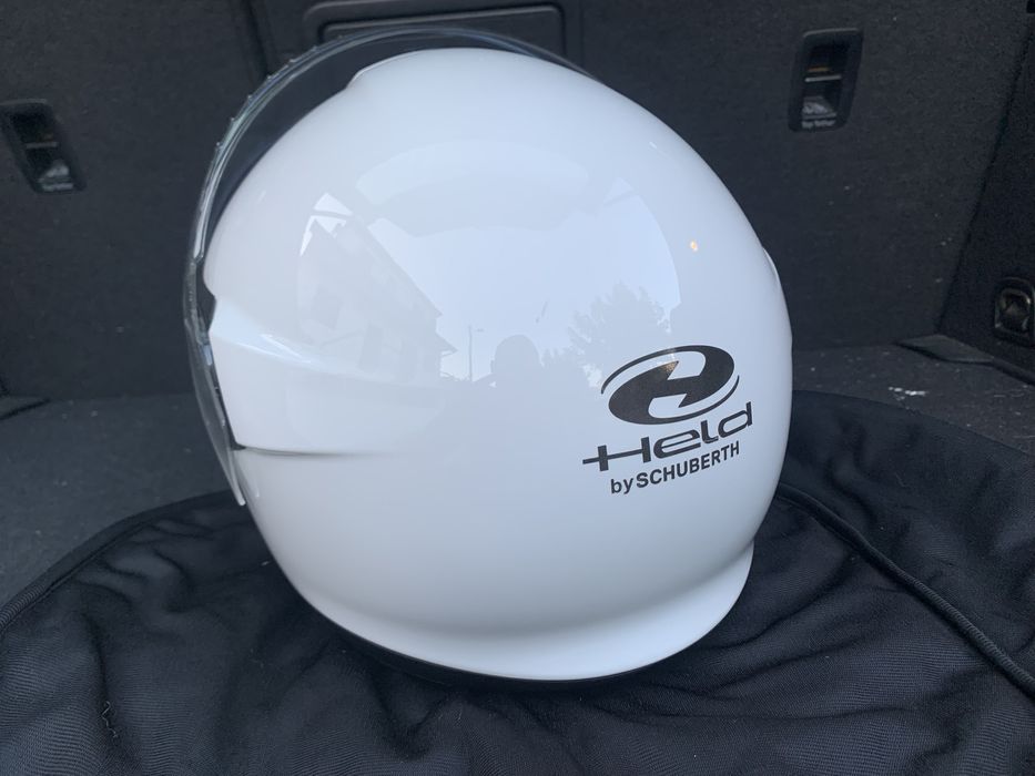 Capacete held by schubert
