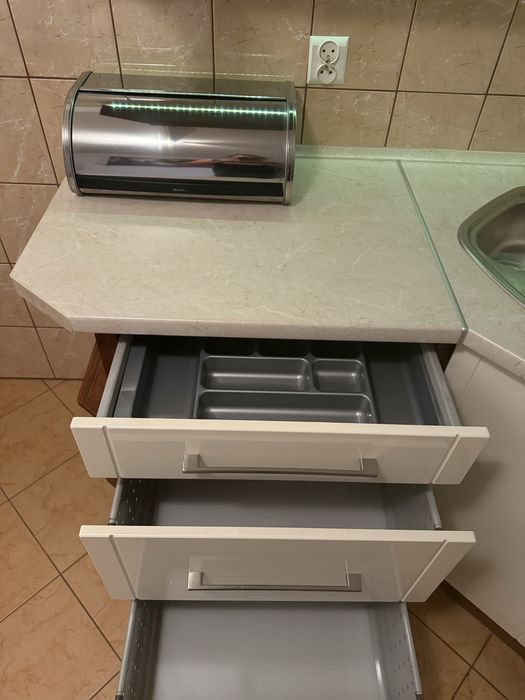 Nowa Kuchnia ze sprzętem AGD i stołem