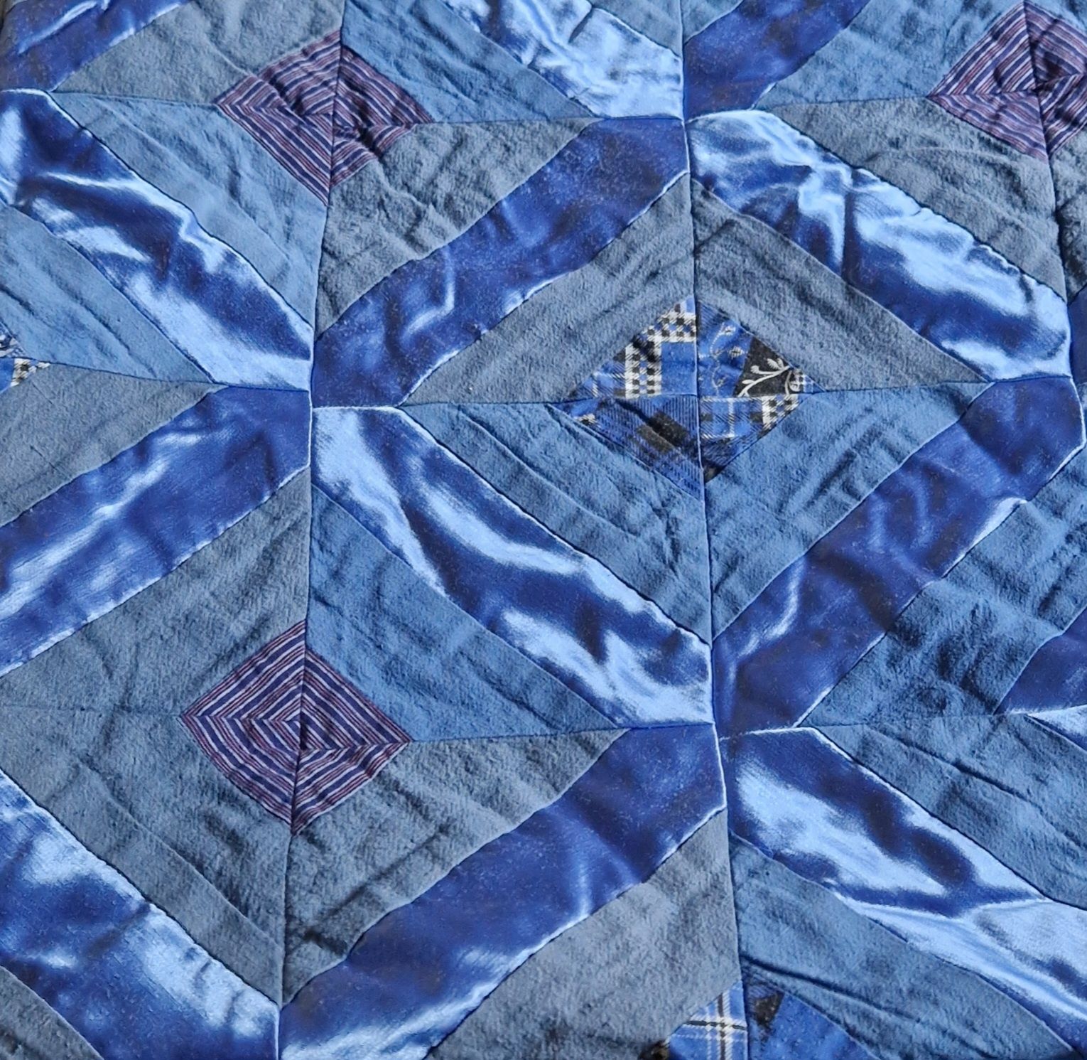 Kołdra patchwork z kawałków tkaniny uszyty ręcznie niebieski 220 x 140