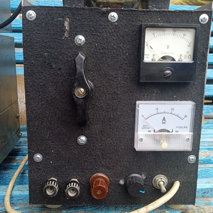 Зарядні та пускові