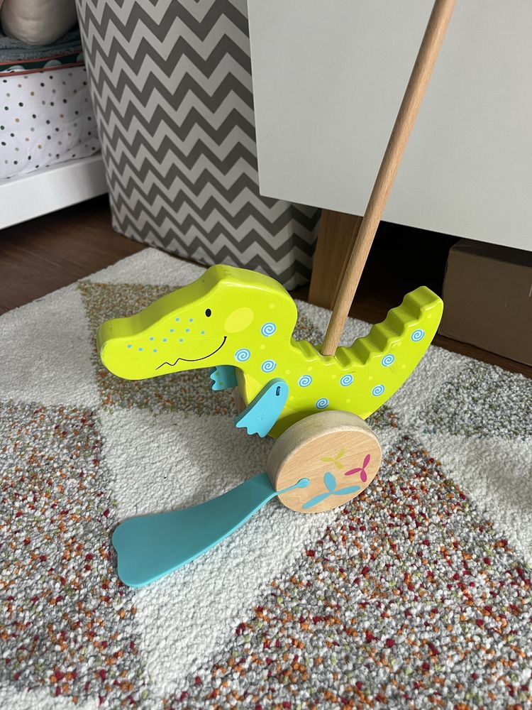 Goki zabawka do pchania zielony krokodyl