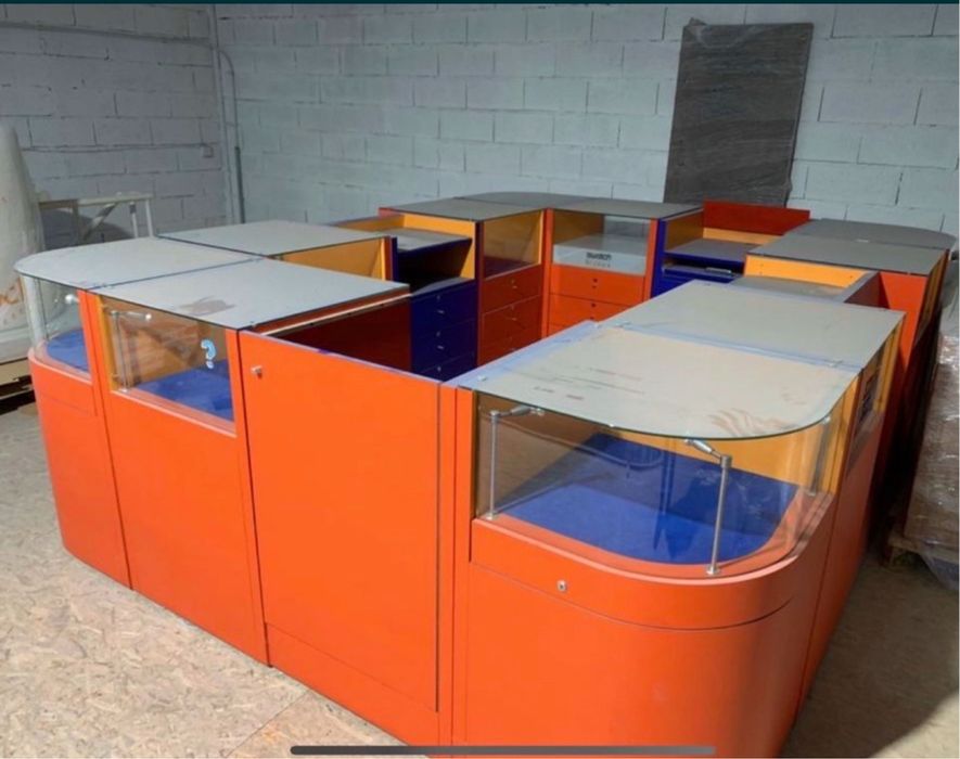 Balcao com quadro eletrico , varias tomadas, varias gavetas