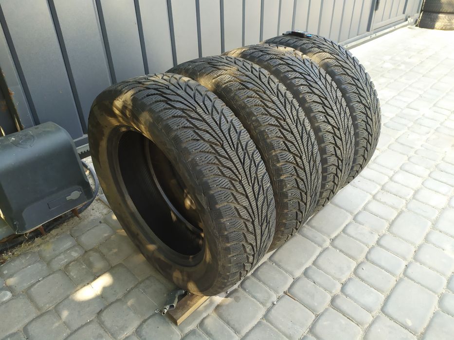 Комплект скатов 205/60 R16 Petlas Glacier W661 зима