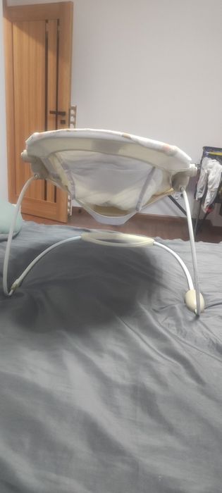 Leżaczek leżak bujak Bujaczek elektryczny z funkcją wibracji muzyki ko