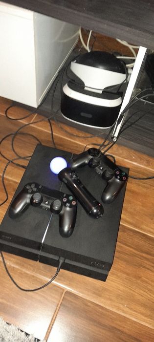 Vendo PS4 (1TB) usado em bom estado