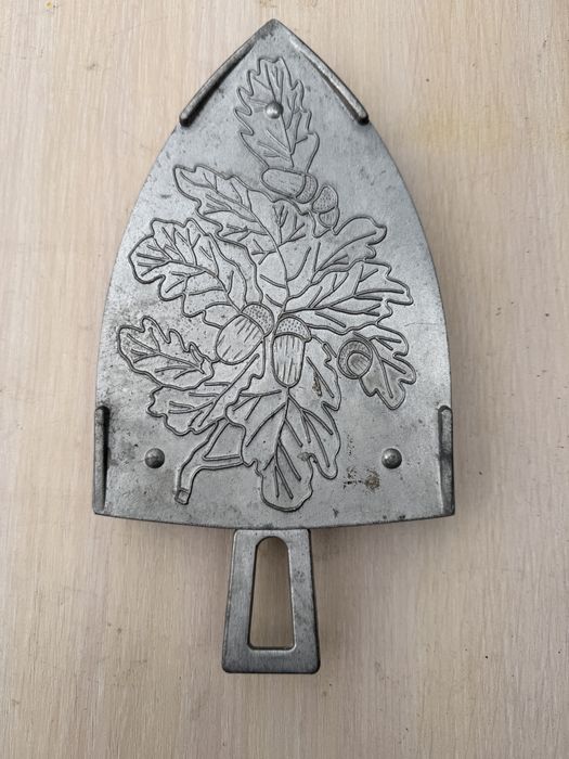 Подставка под утюг алюминий с желудями