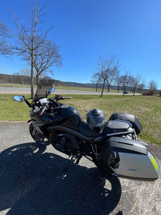 CfMoto 650 GT    ( Kawasaki ER6)