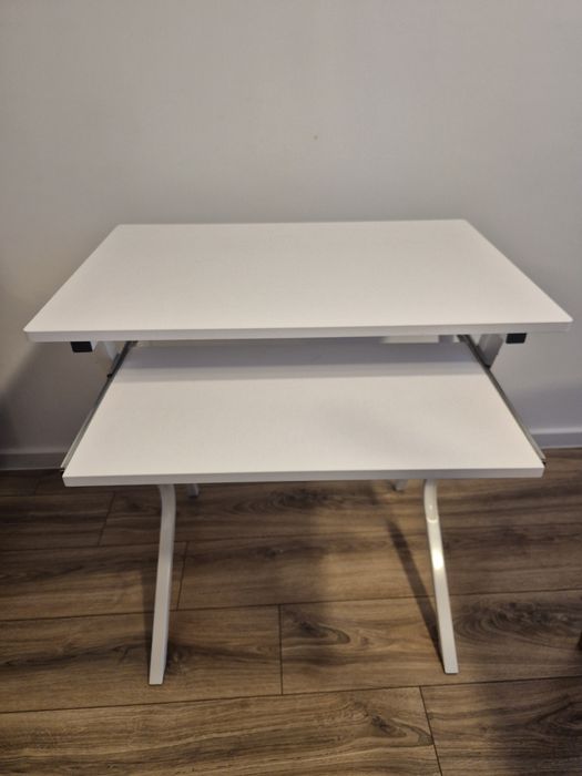 Białe biurko komputerowe 70 cm