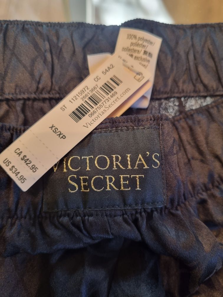 Сатиновые шорты  Victoria's secret  XS