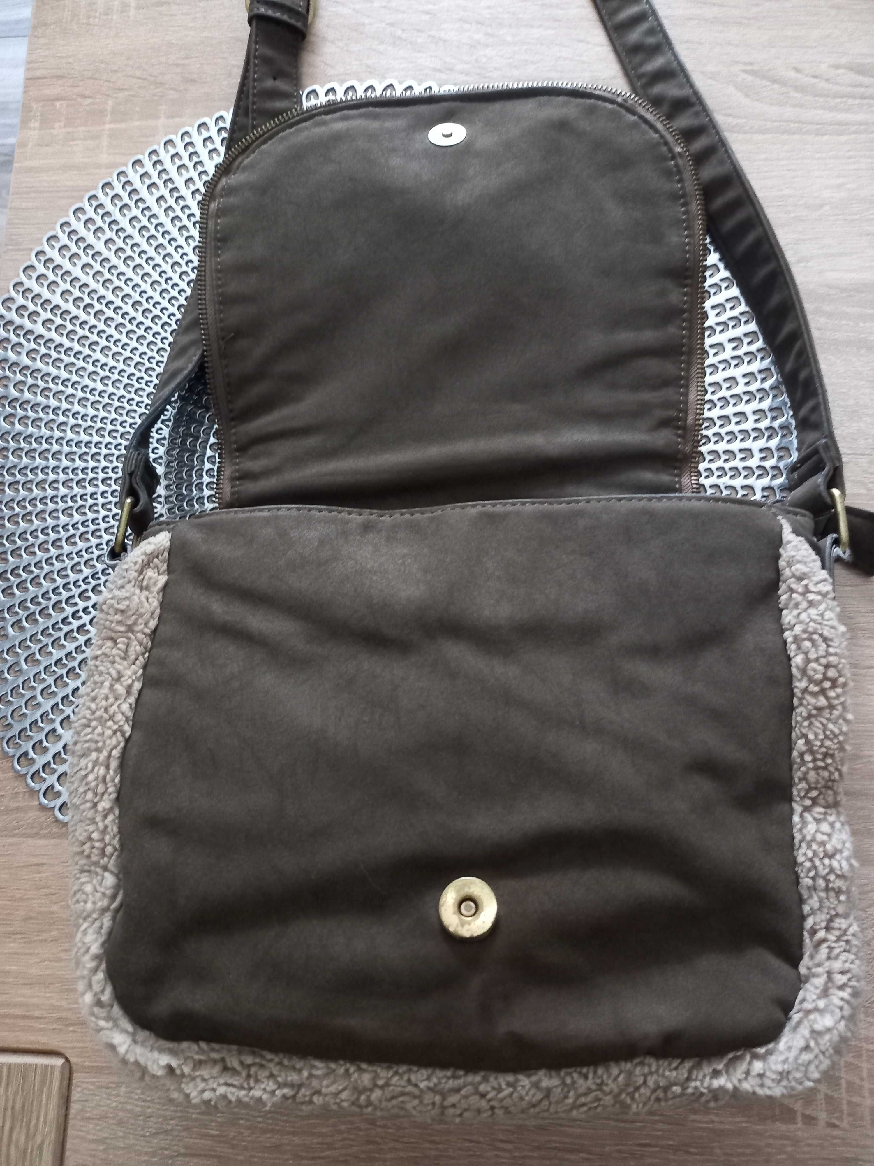 C&A brązowa torebka listonoszka torba