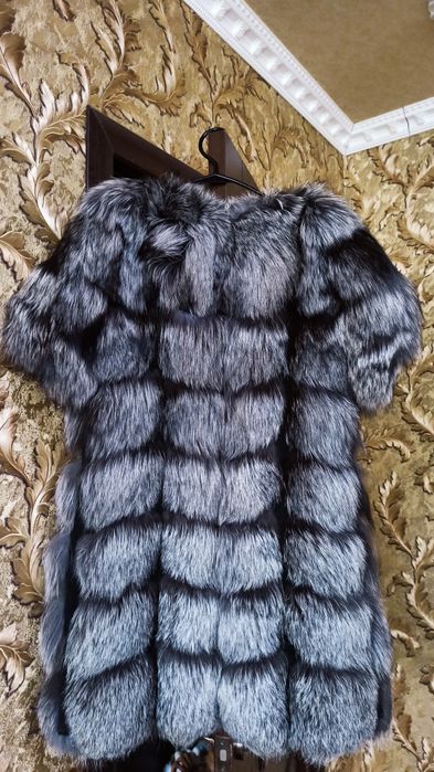 Продам жилет из чернобурки.