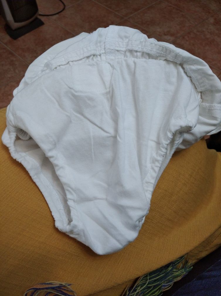 Saia branca da Zippy tamanho 24/36 meses